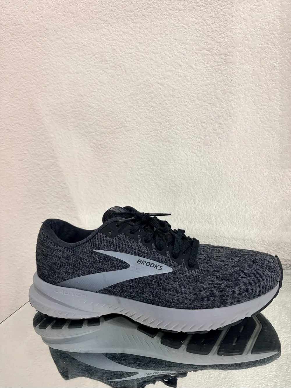 Brooks LAUNCH 7 Men's Black and Gray Running Shoes